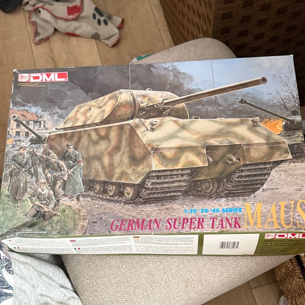 German Super Tank Maus 1:35 Scale Building Set - Camouflage